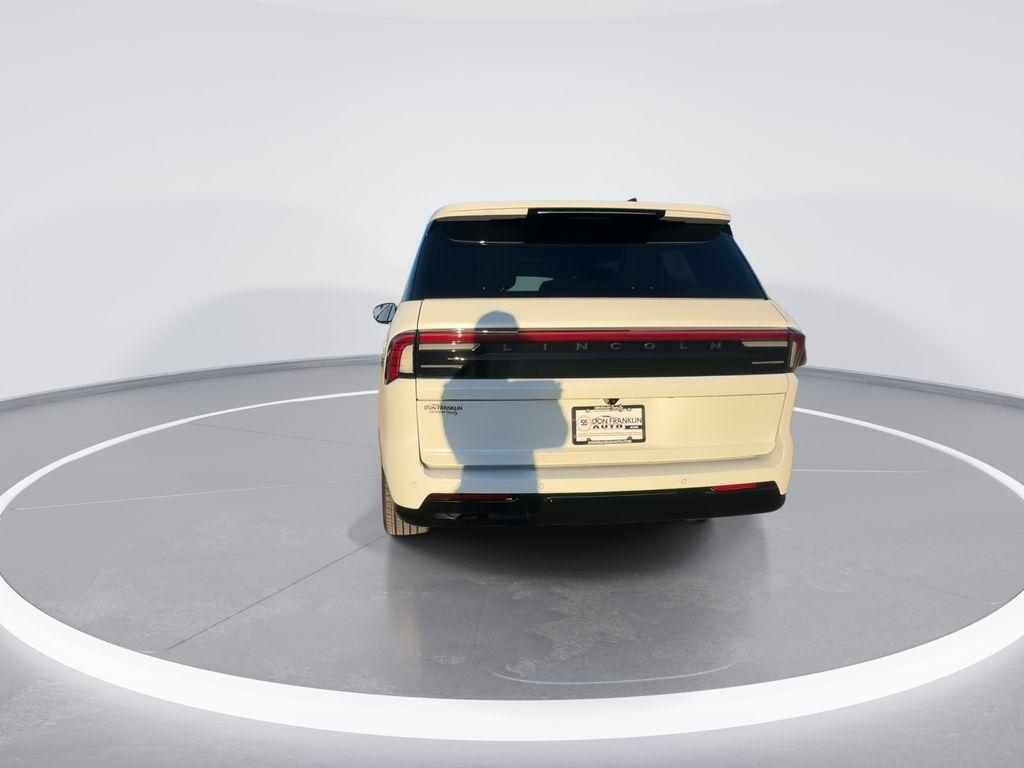 new 2025 Lincoln Navigator car, priced at $94,333