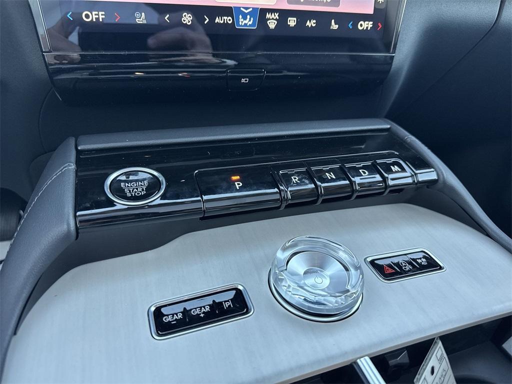 new 2025 Lincoln Navigator car, priced at $97,833