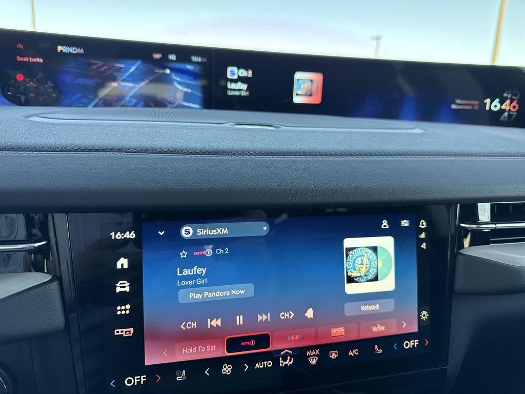 new 2025 Lincoln Navigator car, priced at $94,333