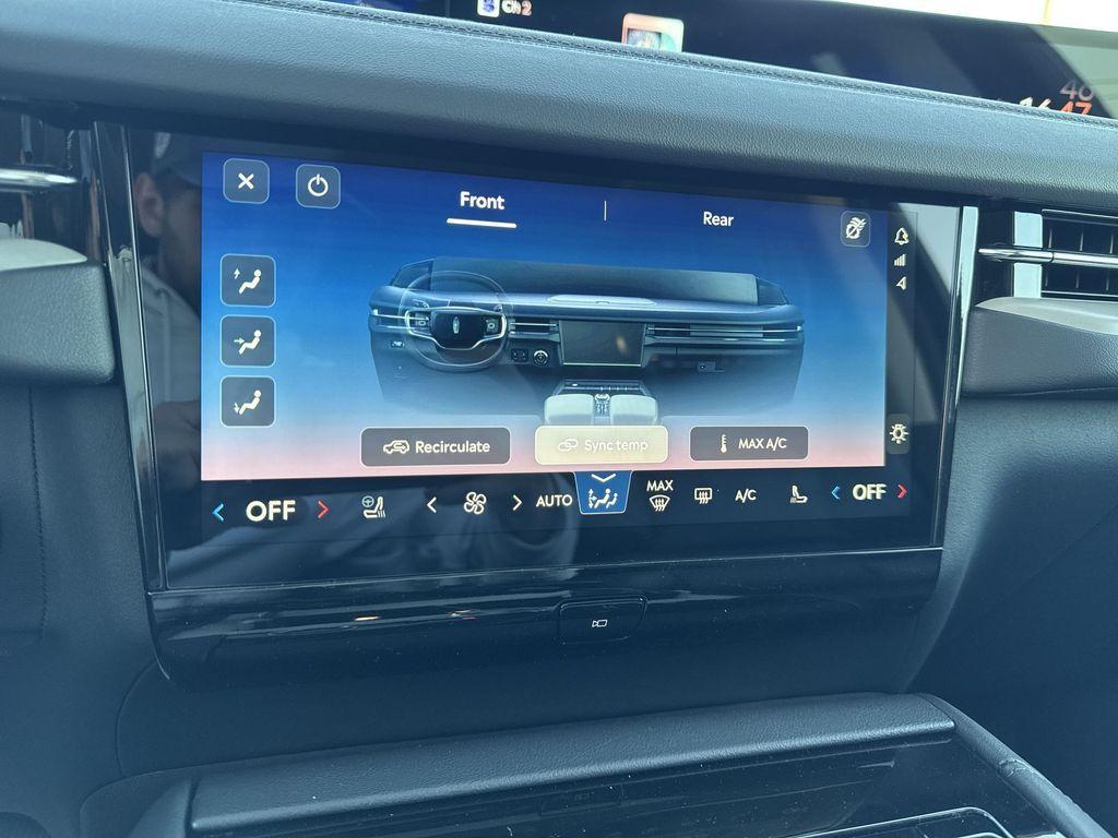 new 2025 Lincoln Navigator car, priced at $94,333