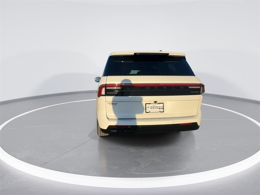 new 2025 Lincoln Navigator car, priced at $97,833