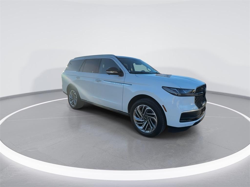 new 2025 Lincoln Navigator car, priced at $97,833