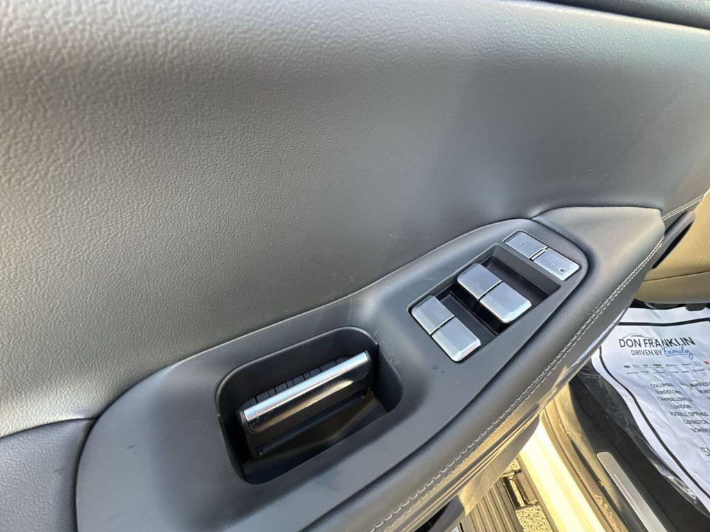 new 2025 Lincoln Navigator car, priced at $94,333