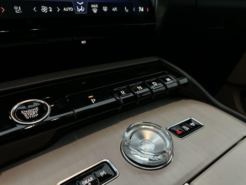 new 2025 Lincoln Navigator car, priced at $94,333