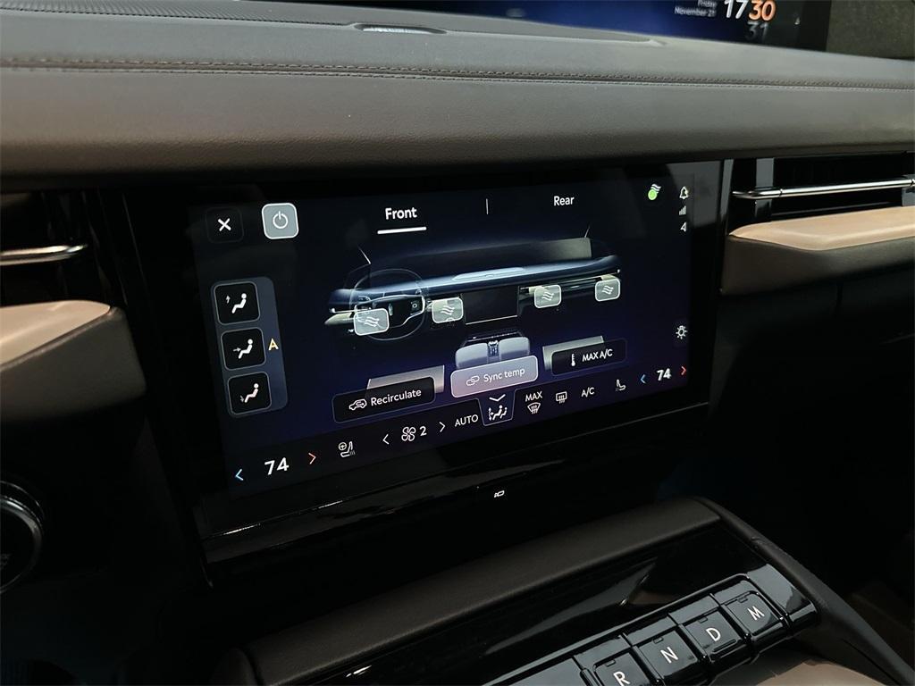 new 2025 Lincoln Navigator car, priced at $97,833