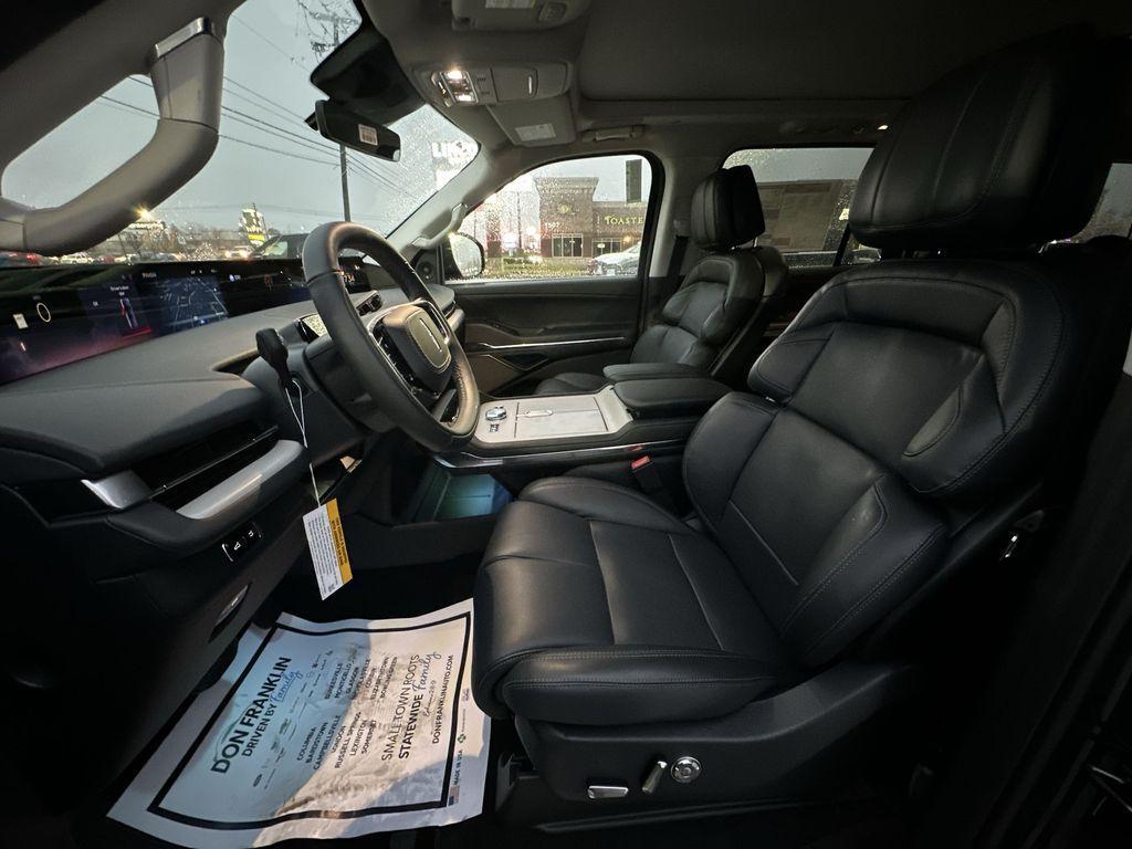 new 2025 Lincoln Navigator car, priced at $94,333