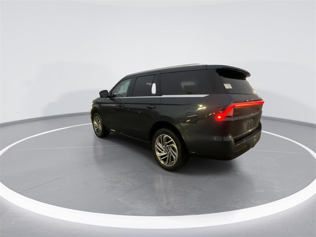 new 2025 Lincoln Navigator car, priced at $97,833