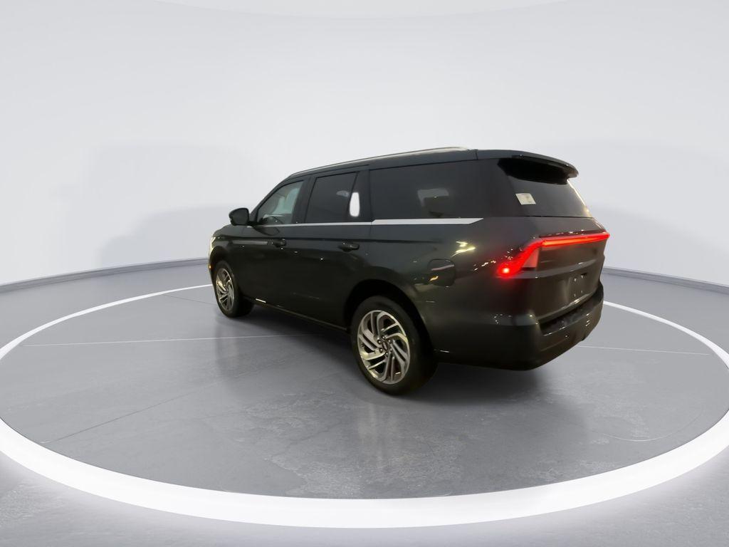 new 2025 Lincoln Navigator car, priced at $94,333