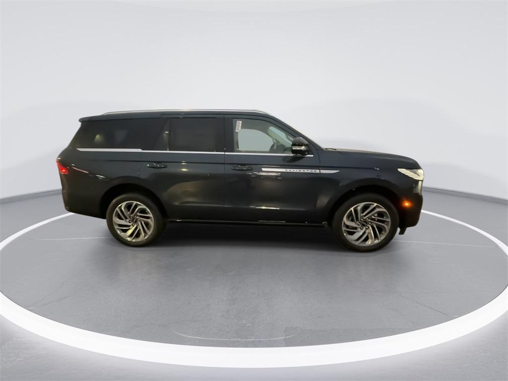 new 2025 Lincoln Navigator car, priced at $97,833