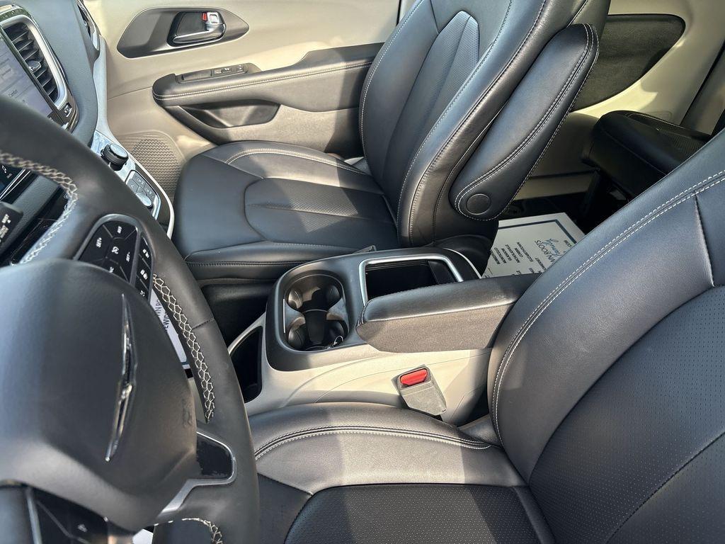 used 2024 Chrysler Pacifica car, priced at $27,539