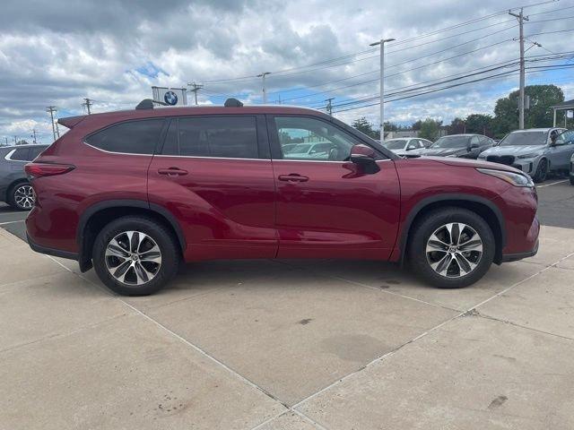 used 2021 Toyota Highlander car, priced at $34,620