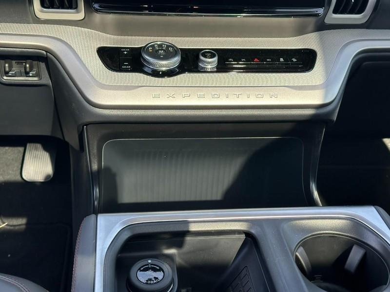 new 2025 Ford Expedition car, priced at $67,807