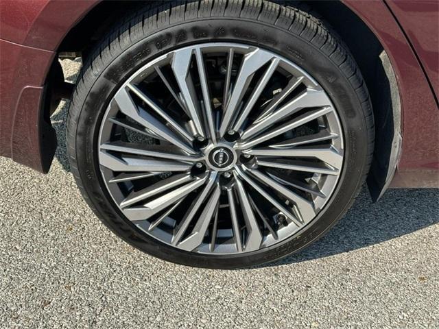 used 2023 Nissan Altima car, priced at $22,512