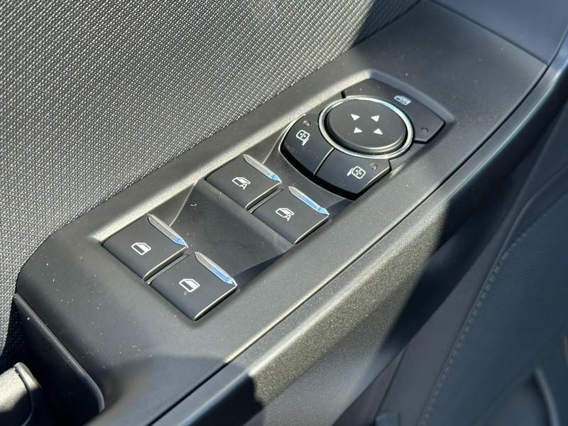 new 2025 Ford F-150 car, priced at $40,423