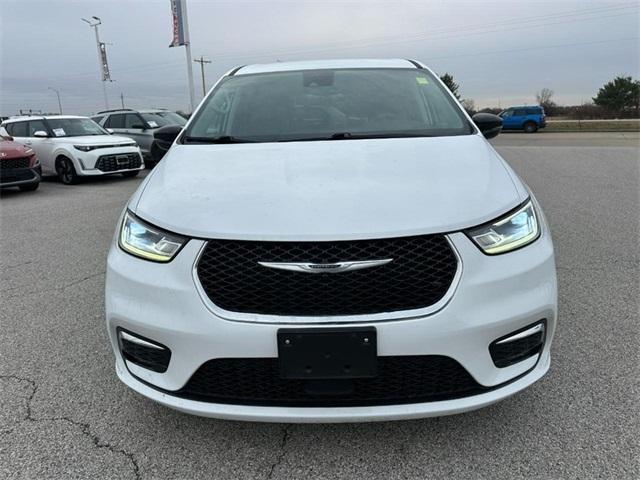used 2024 Chrysler Pacifica car, priced at $29,500