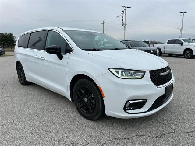 used 2024 Chrysler Pacifica car, priced at $29,500