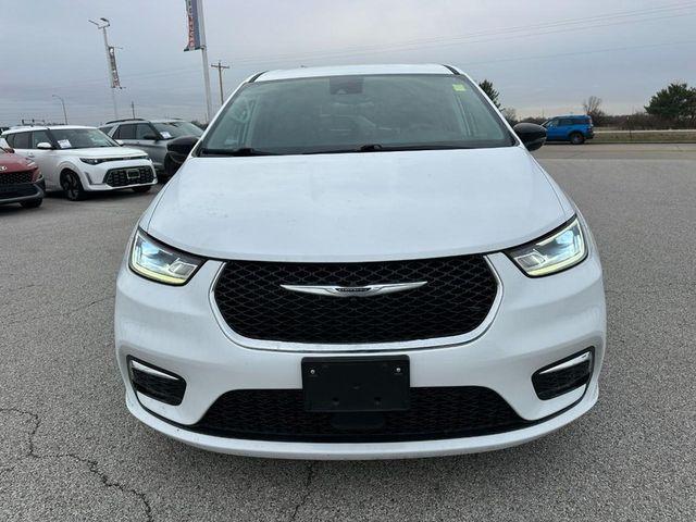 used 2024 Chrysler Pacifica car, priced at $28,000