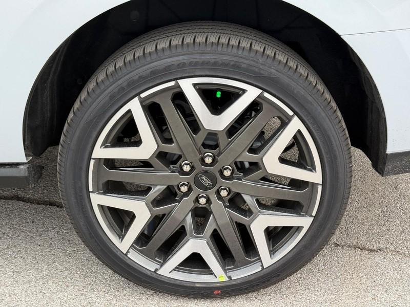 new 2026 Ford Expedition car, priced at $82,884
