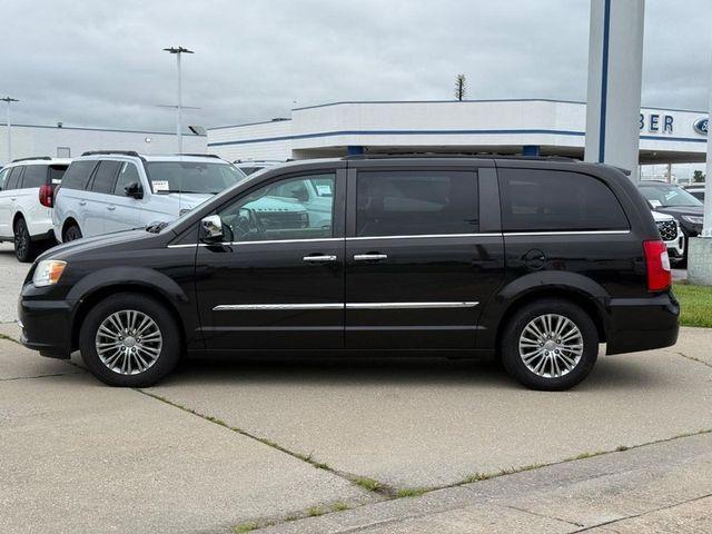 used 2014 Chrysler Town & Country car, priced at $9,289