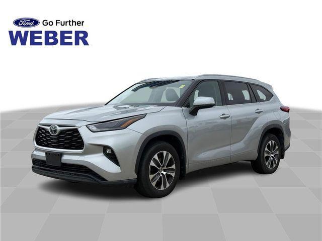 used 2022 Toyota Highlander car, priced at $32,289