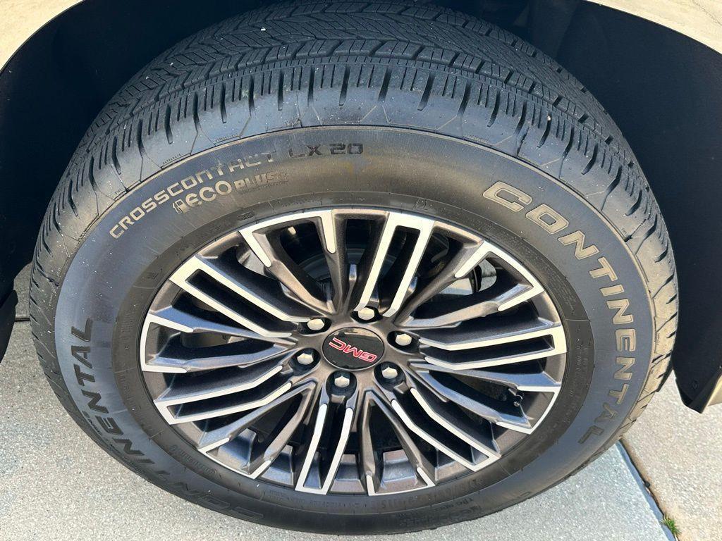 used 2025 GMC Yukon car, priced at $66,343