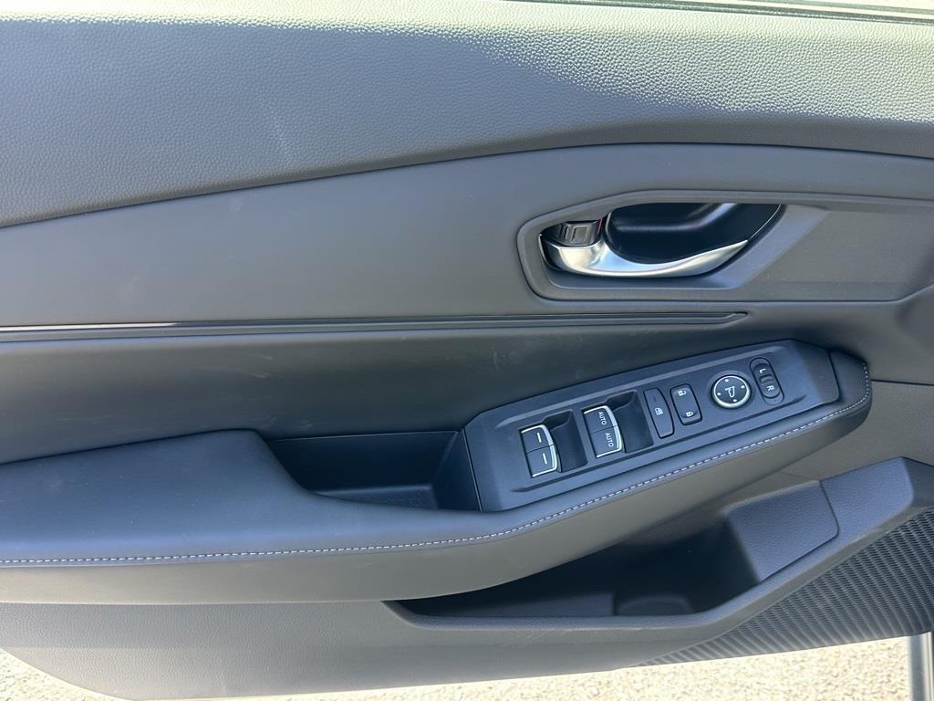 new 2025 Honda Accord Hybrid car, priced at $33,555