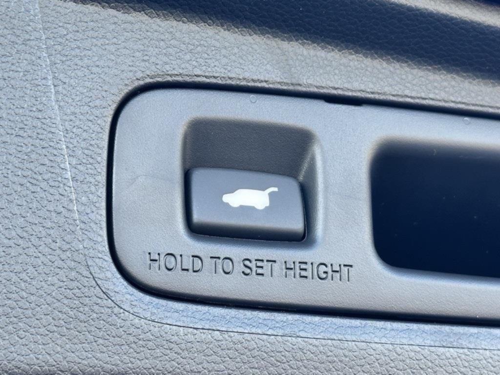 new 2026 Honda CR-V Hybrid car, priced at $39,175