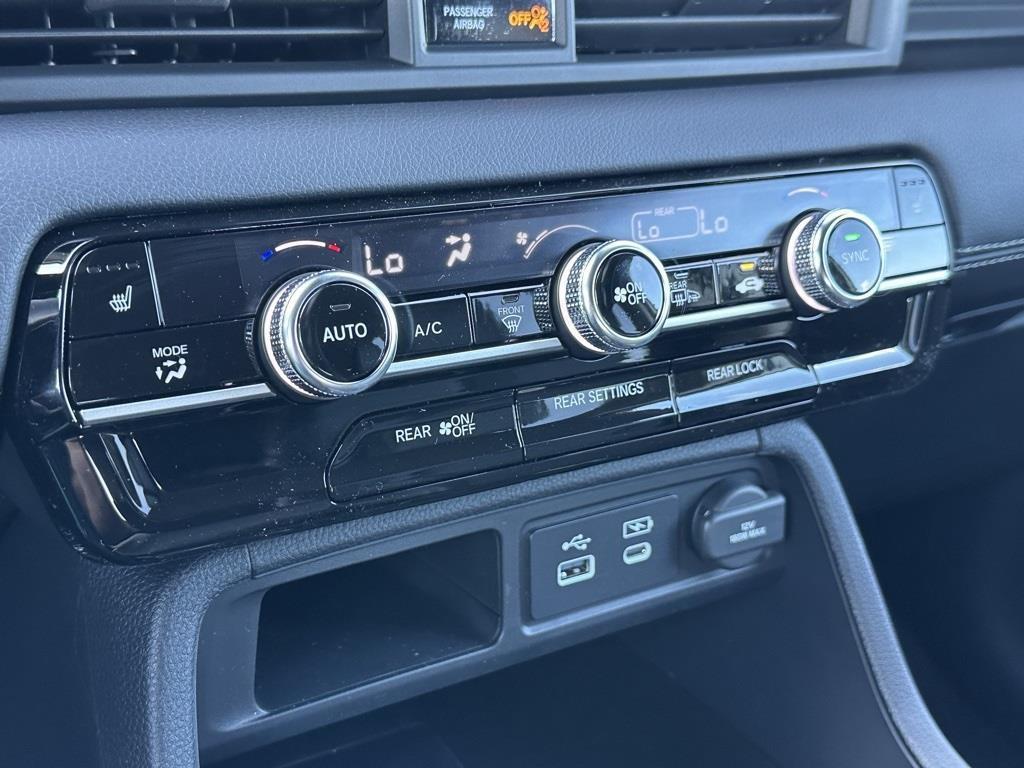 new 2025 Honda Pilot car, priced at $44,550