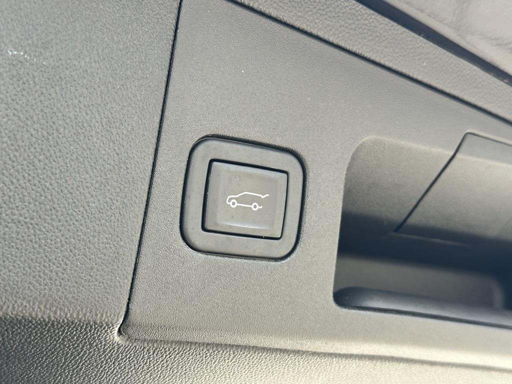 used 2023 Cadillac XT5 car, priced at $25,000