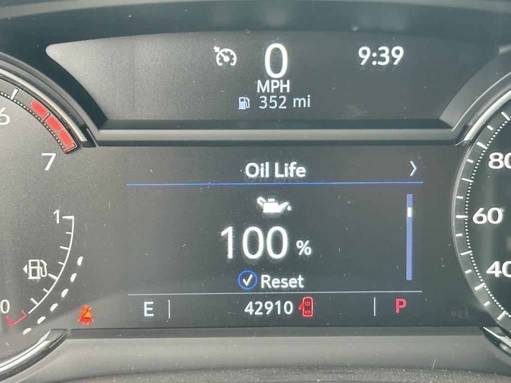 used 2023 Cadillac XT5 car, priced at $25,000