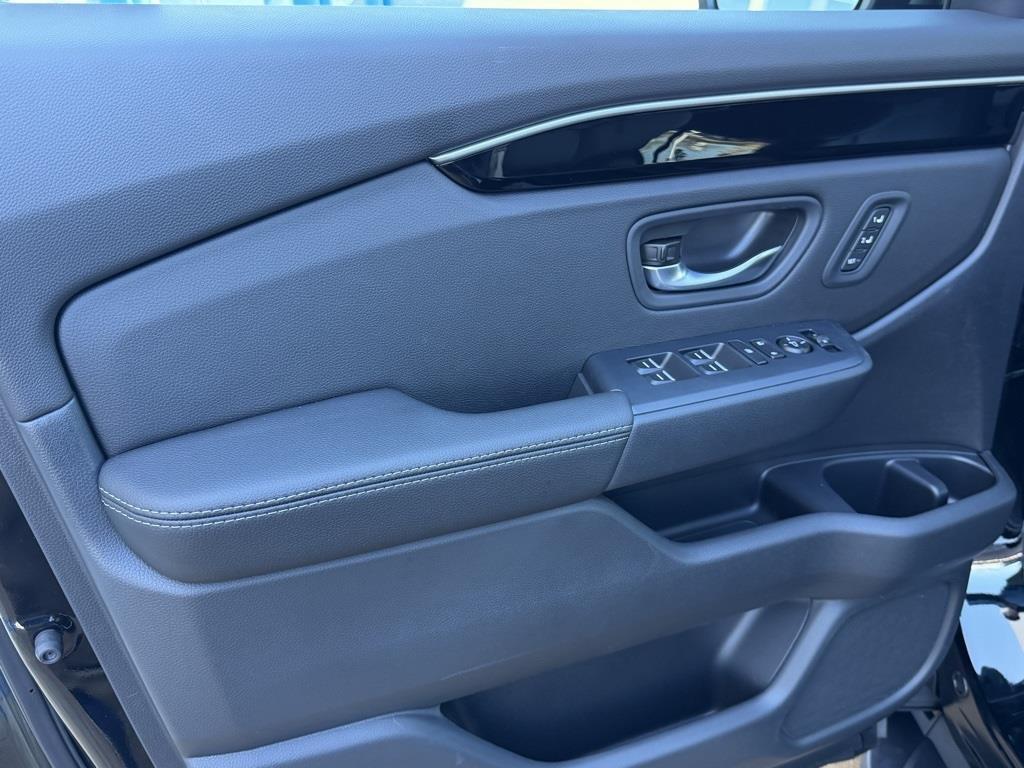 new 2026 Honda Pilot car, priced at $45,990