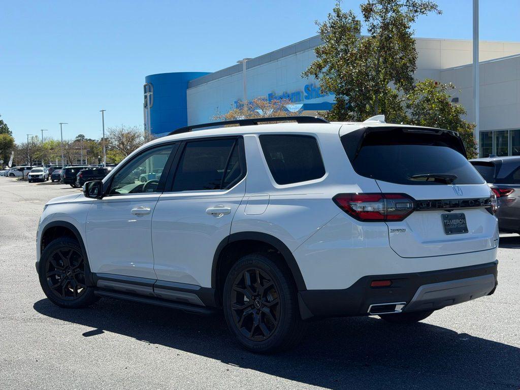 new 2025 Honda Pilot car, priced at $51,650