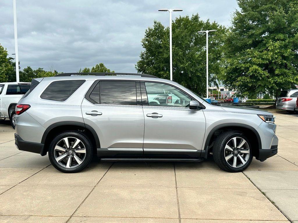 used 2025 Honda Pilot car, priced at $45,818