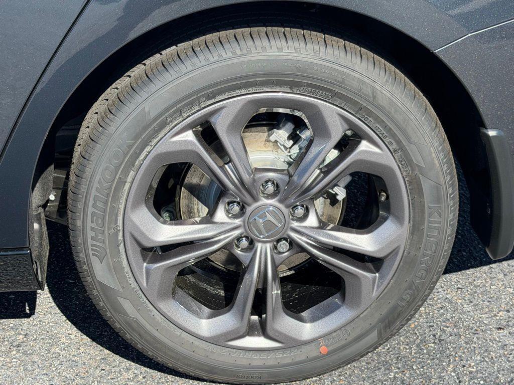 new 2026 Honda Accord Hybrid car, priced at $35,290