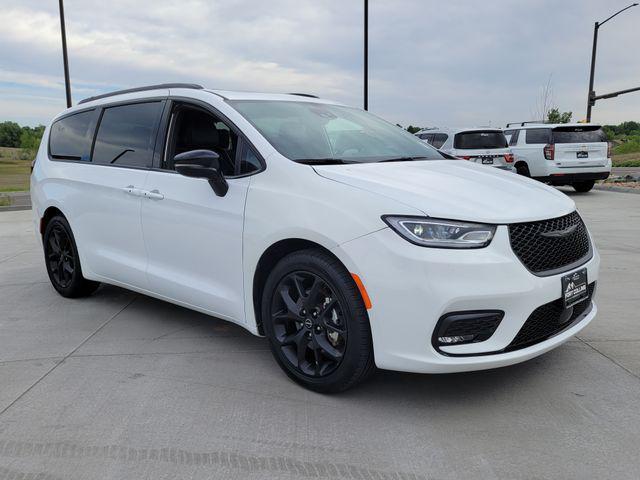 used 2025 Chrysler Pacifica car, priced at $37,985