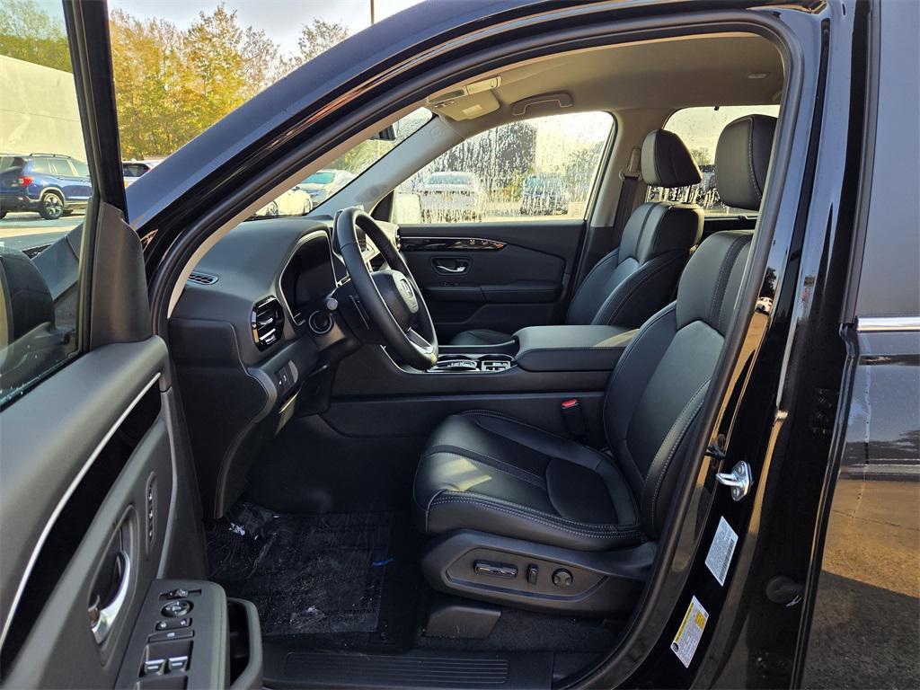 new 2025 Honda Pilot car, priced at $45,725