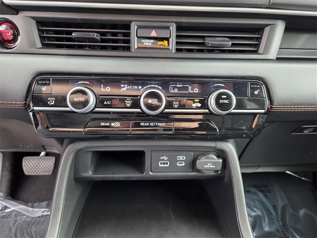 used 2025 Honda Pilot car, priced at $37,375