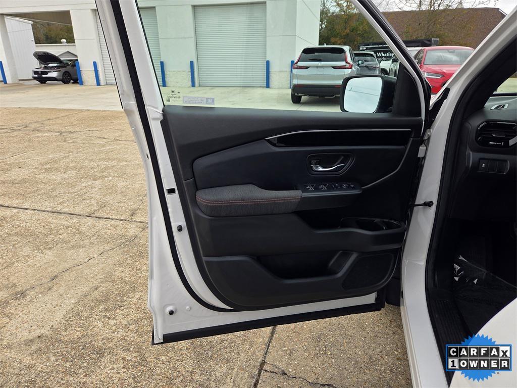 used 2025 Honda Pilot car, priced at $36,275