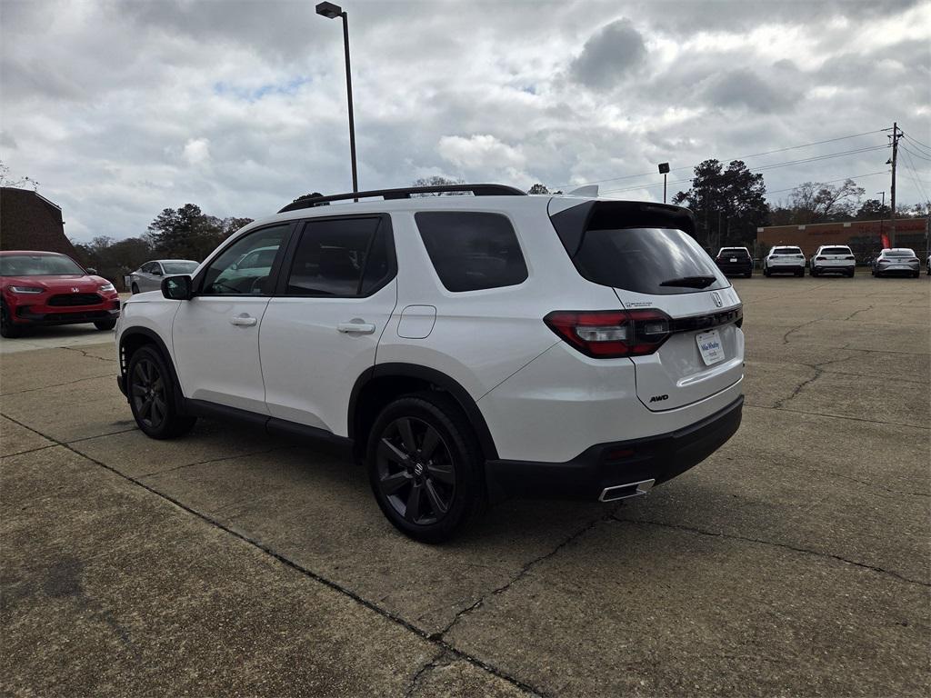 used 2025 Honda Pilot car, priced at $37,375