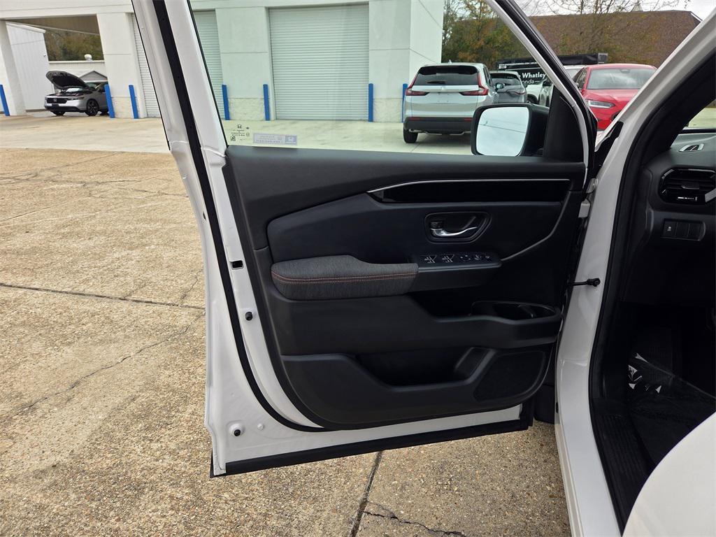 used 2025 Honda Pilot car, priced at $37,375