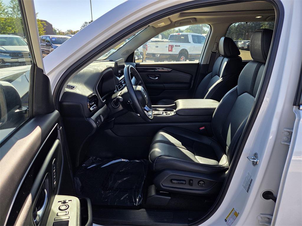 2024 Platinum White Honda Pilot