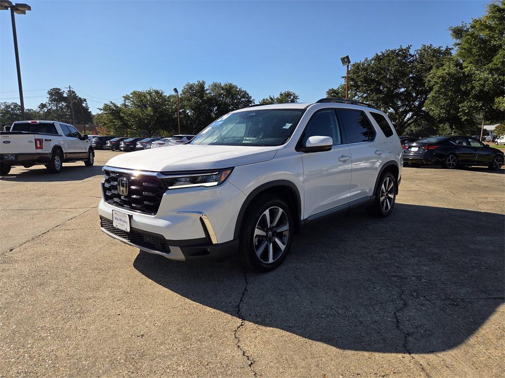 2024 Platinum White Honda Pilot