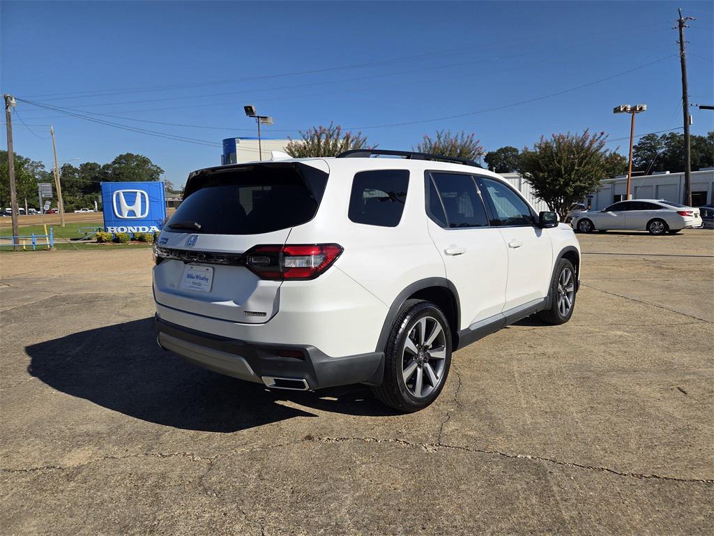 2024 Platinum White Honda Pilot