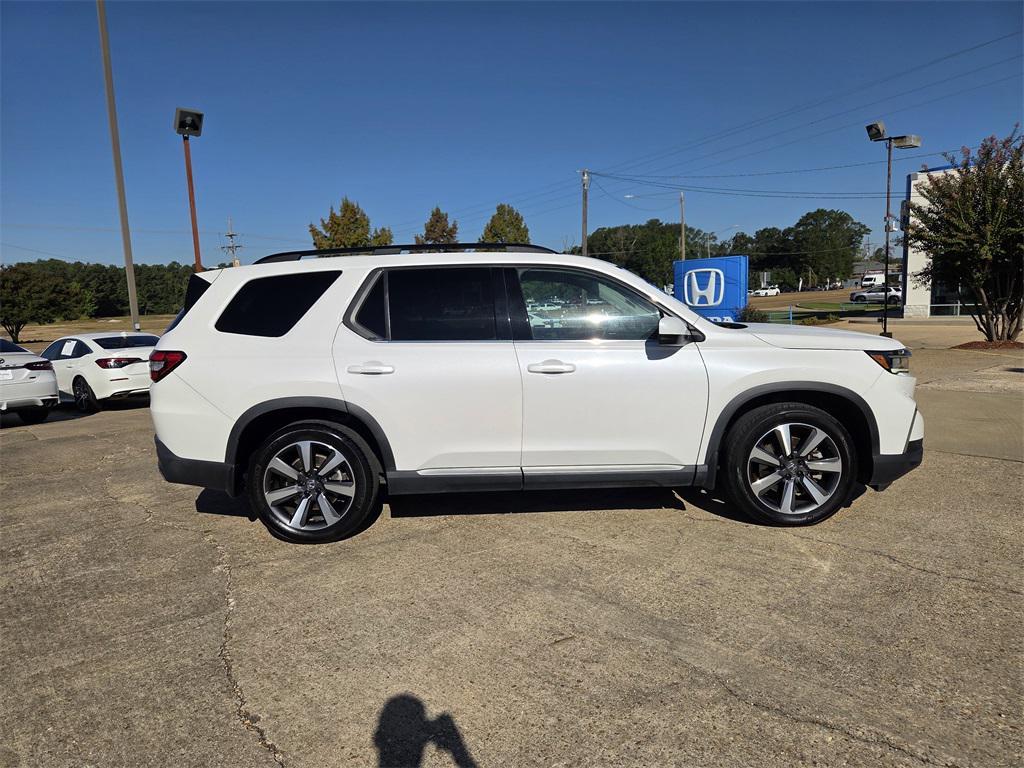 2024 Platinum White Honda Pilot