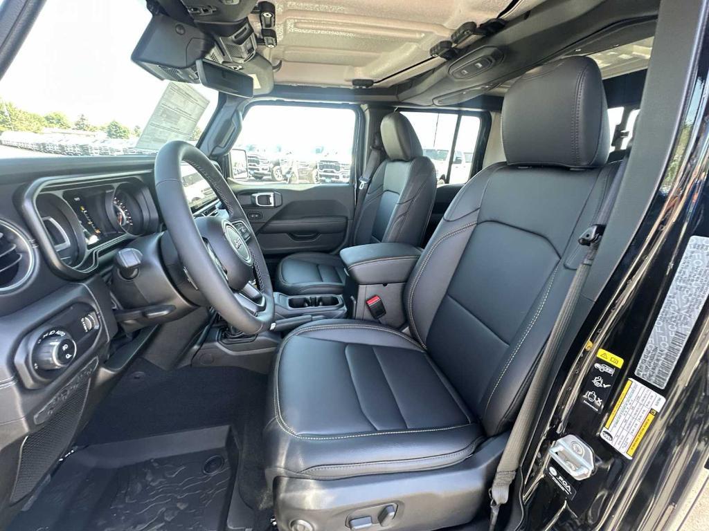 new 2025 Jeep Gladiator car, priced at $43,308