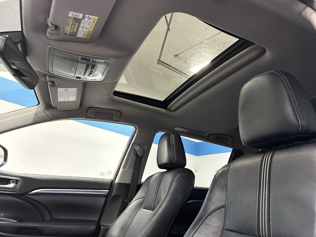 used 2018 Toyota Highlander car, priced at $24,988