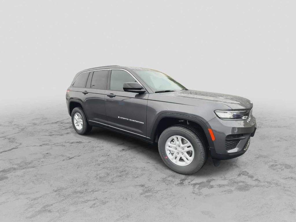 new 2025 Jeep Grand Cherokee car, priced at $35,718