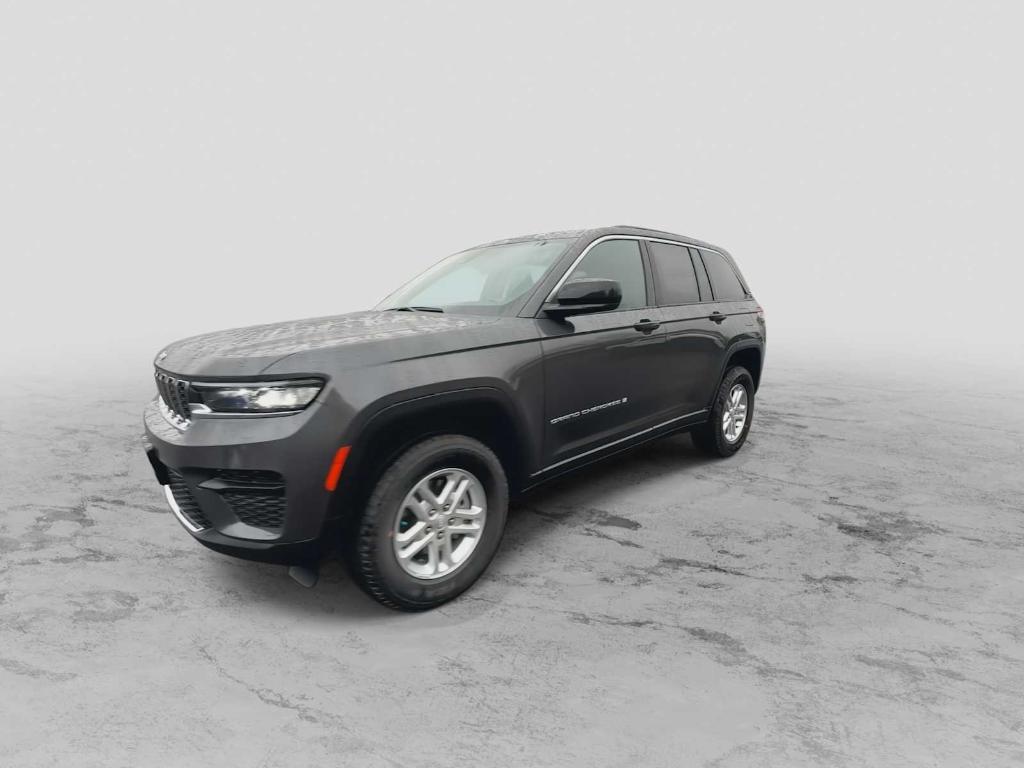 new 2025 Jeep Grand Cherokee car, priced at $35,718