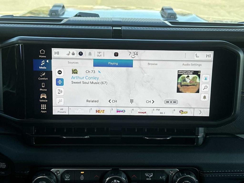 new 2026 Jeep Gladiator car, priced at $55,321