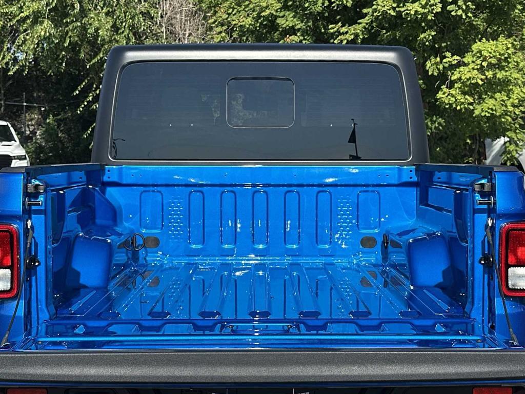 new 2025 Jeep Gladiator car, priced at $44,308
